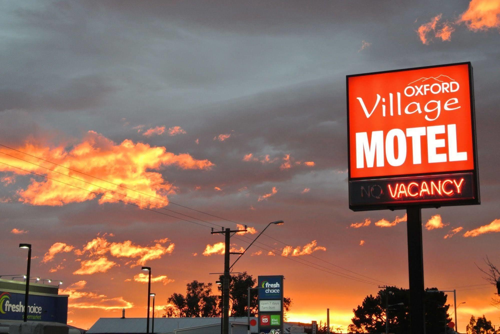 Oxford Village Motels エクステリア 写真