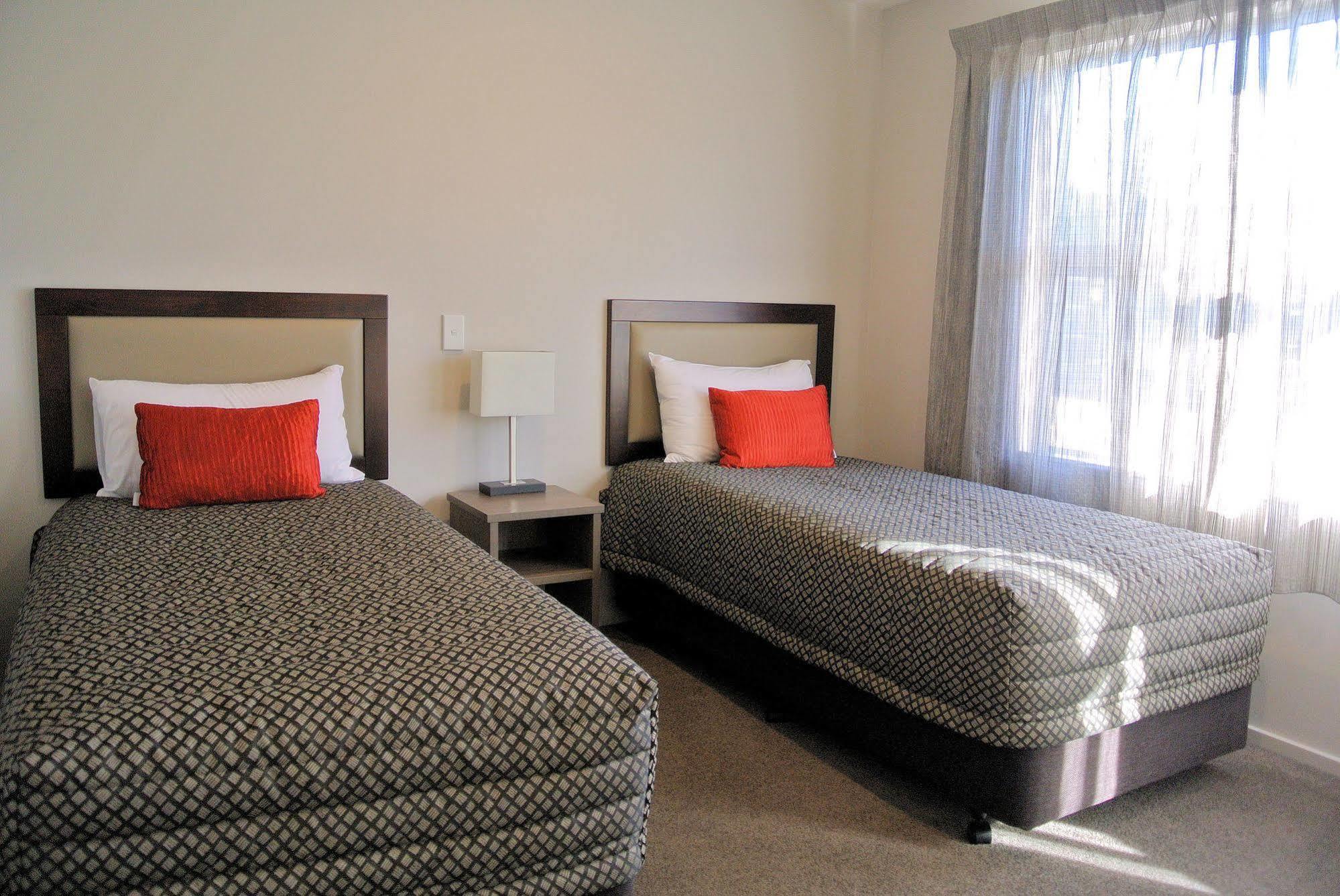 Oxford Village Motels エクステリア 写真