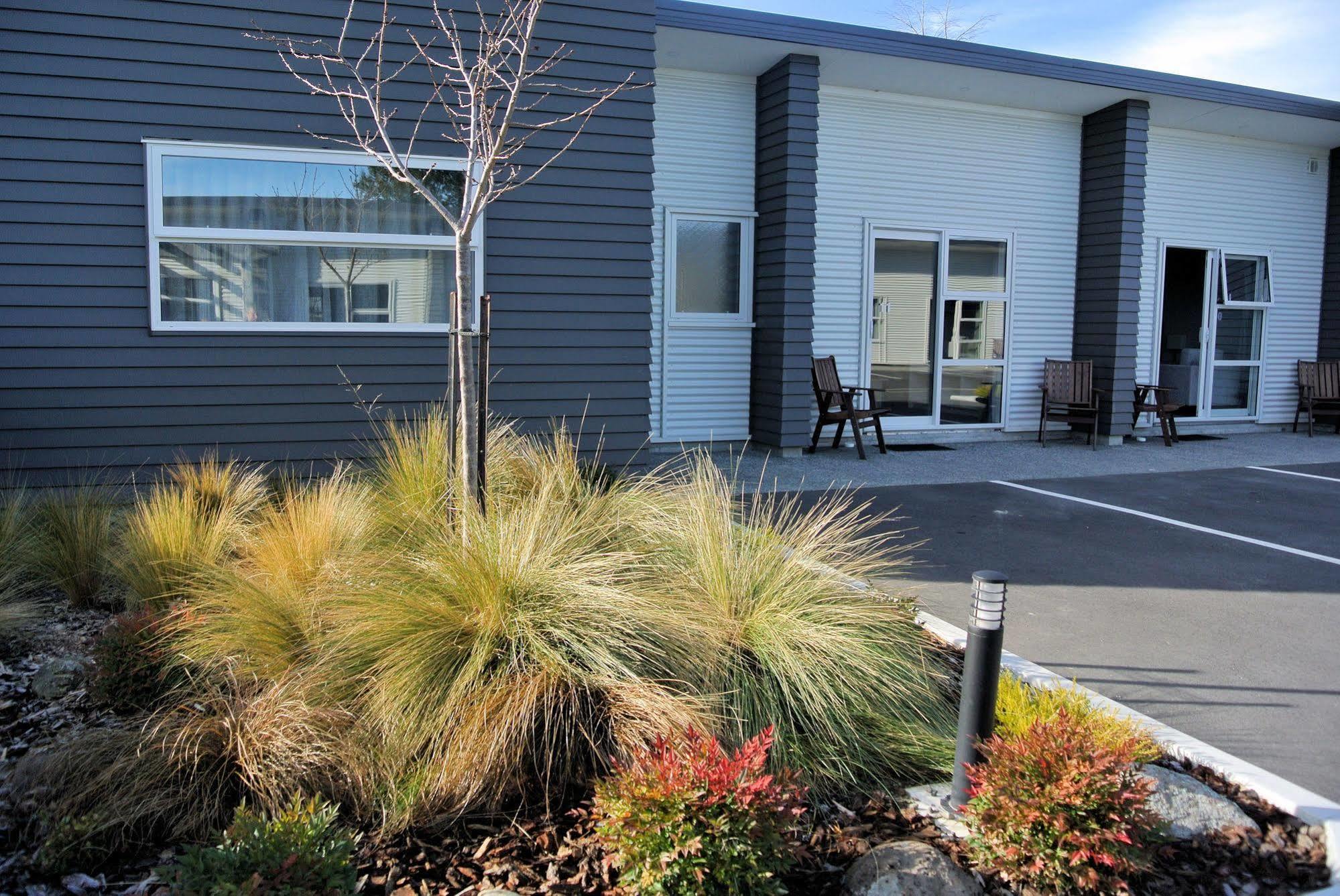 Oxford Village Motels エクステリア 写真